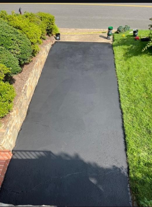Freshly sealed black driveway after MnM Lawn Bros sealcoating in Arlington VA